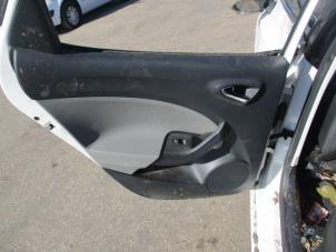 Używane Tapicerka drzwi lewych tylnych wersja 4-drzwiowa Seat Ibiza IV (6J5) 1.2 TDI Ecomotive Cena € 50,00 Procedura marży oferowane przez Boekholt autodemontage B.V