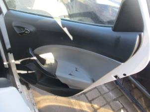 Używane Tapicerka drzwi prawych tylnych wersja 4-drzwiowa Seat Ibiza IV (6J5) 1.2 TDI Ecomotive Cena € 50,00 Procedura marży oferowane przez Boekholt autodemontage B.V