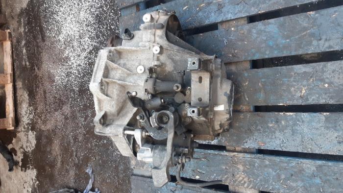 Gearbox from a Volkswagen Polo IV (9N1/2/3) 1.2 12V 2002