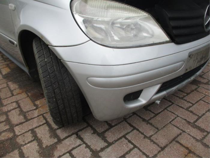 Używane Reflektor prawy Mercedes Vaneo (W414) 1.7 CDI 16V Cena € 50,00 Procedura marży oferowane przez Boekholt autodemontage B.V