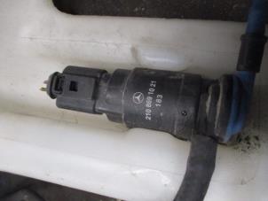 Used Windscreen washer pump Mercedes Vaneo (W414) 1.7 CDI 16V Price € 15,00 Margin scheme offered by Boekholt autodemontage B.V