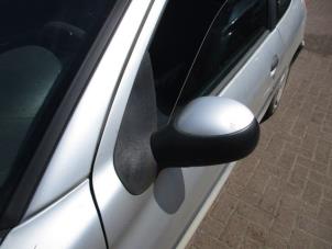 Used Wing mirror, left Peugeot 206 (2A/C/H/J/S) 1.4 XR,XS,XT,Gentry Price on request offered by Boekholt autodemontage B.V