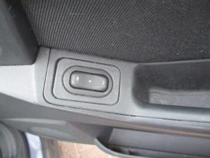 Gebrauchte Elektrisches Fenster Schalter Opel Meriva 1.6 16V Preis € 12,50 Margenregelung angeboten von Boekholt autodemontage B.V