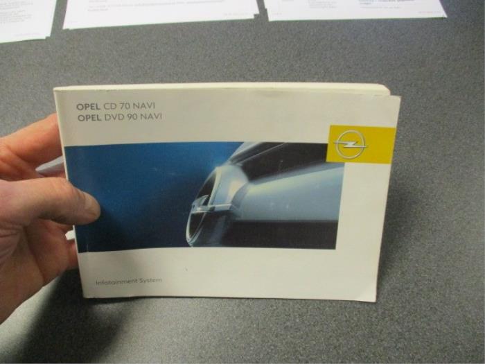 Radio CD Spieler van een Opel Astra H GTC (L08) 1.8 16V 2009