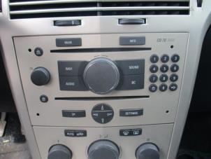 Usados Reproductor de CD y radio Opel Astra H GTC (L08) 1.8 16V Precio € 50,00 Norma de margen ofrecido por Boekholt autodemontage B.V