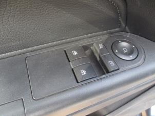 Usados Interruptor de retrovisor Opel Astra H GTC (L08) 1.8 16V Precio € 40,00 Norma de margen ofrecido por Boekholt autodemontage B.V