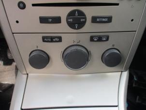 Usados Panel Climatronic Opel Astra H GTC (L08) 1.8 16V Precio € 50,00 Norma de margen ofrecido por Boekholt autodemontage B.V