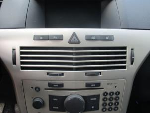 Usados Rejilla de aire de salpicadero Opel Astra H GTC (L08) 1.8 16V Precio de solicitud ofrecido por Boekholt autodemontage B.V