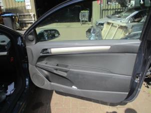 Usados Manija de puerta de 2 puertas derecha Opel Astra H GTC (L08) 1.8 16V Precio € 25,00 Norma de margen ofrecido por Boekholt autodemontage B.V