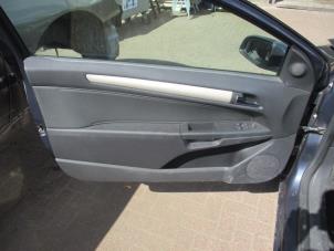Usados Manija de puerta de 2 puertas izquierda Opel Astra H GTC (L08) 1.8 16V Precio € 30,00 Norma de margen ofrecido por Boekholt autodemontage B.V