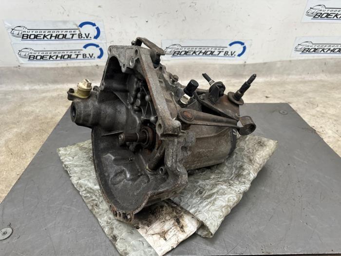Getriebe van een Peugeot 206 (2A/C/H/J/S)  1999