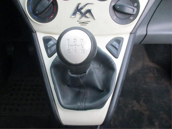 Dzwignia zmiany biegów z Ford Ka II 1.2 2011