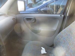Używane Uchwyt drzwi prawych wersja 2-drzwiowa Opel Combo (Corsa C) 1.3 CDTI 16V Cena na żądanie oferowane przez Boekholt autodemontage B.V
