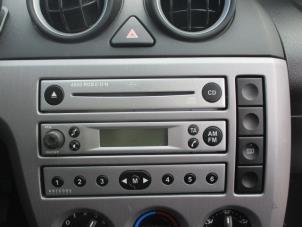 Usados Reproductor de CD y radio Ford Fiesta 5 (JD/JH) 1.3 Precio € 50,00 Norma de margen ofrecido por Boekholt autodemontage B.V