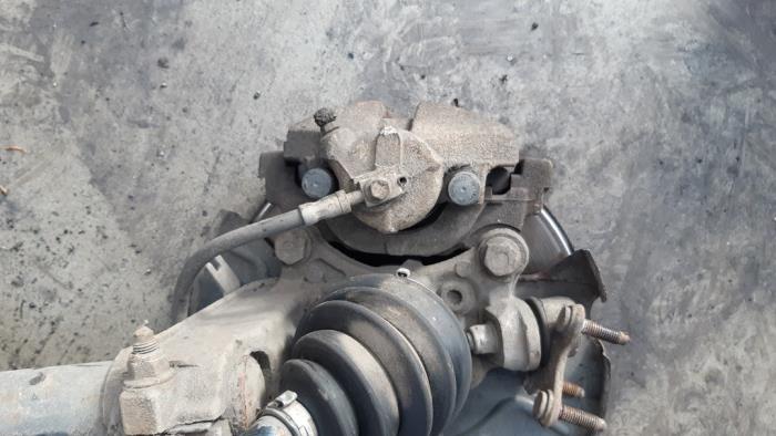 Front brake calliperholder, left from a Volkswagen Caddy Combi III (2KB,2KJ) 1.6 TDI 16V 2011