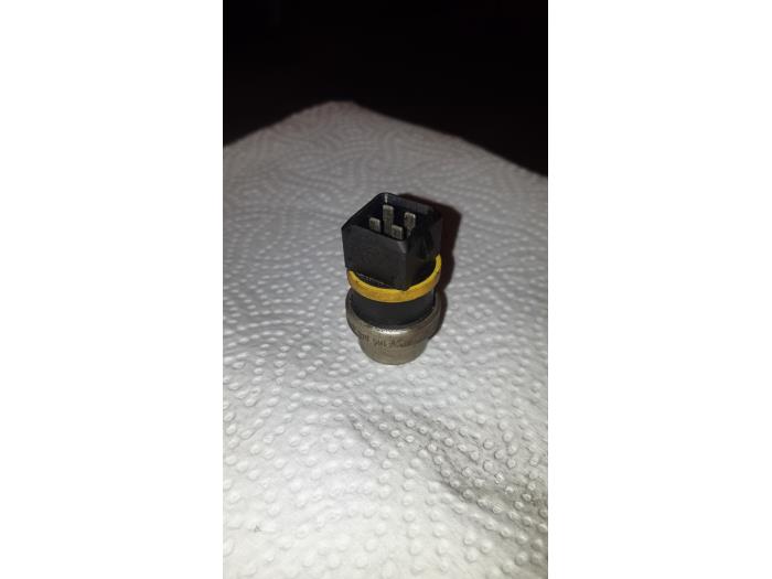 Gebrauchte Temperatursensor Motor Volkswagen Lupo (6X1) 1.0 MPi 50 Preis € 5,00 Margenregelung angeboten von Boekholt autodemontage B.V