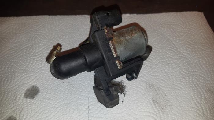 Electric heater valve from a BMW 3 serie Compact (E36/5) 316i 1999