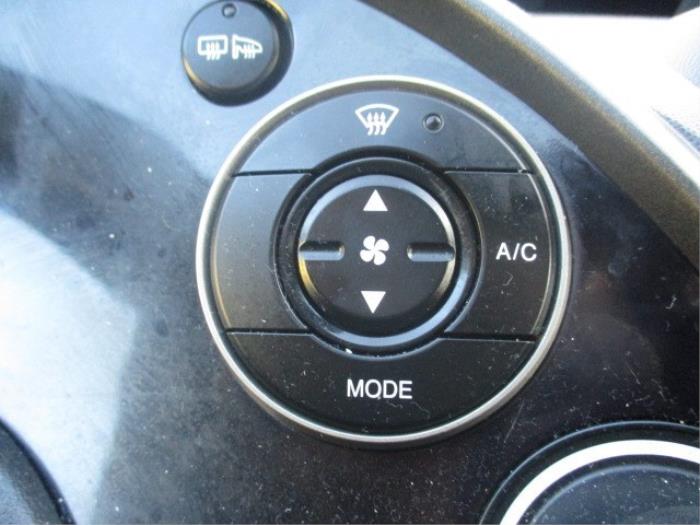 Panneau climatronic d'un Honda Civic (FK/FN) 1.4 i-Dsi 2006