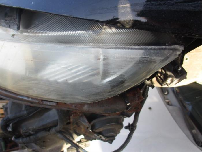 Headlight, left from a Honda Civic (FK/FN) 1.4 i-Dsi 2006