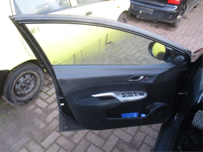 Door trim 4-door, front left from a Honda Civic (FK/FN) 1.4 i-Dsi 2006