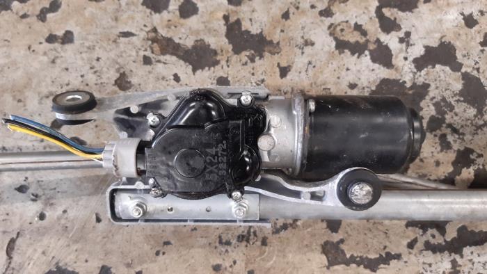 Front wiper motor from a Honda Civic (FK/FN) 1.4 i-Dsi 2006