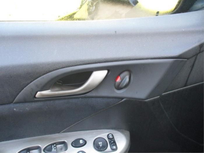 Door handle 4-door, front left from a Honda Civic (FK/FN) 1.4 i-Dsi 2006