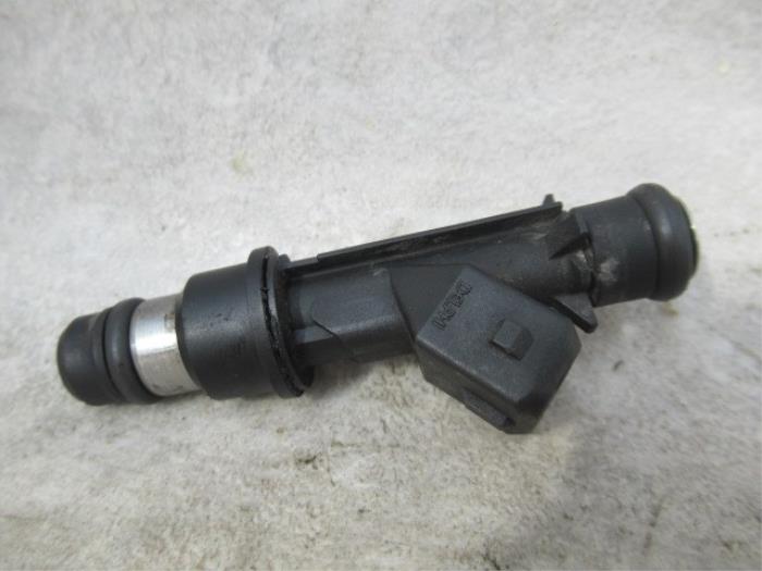 Injektor (Benzineinspritzung) van een Opel Zafira (F75) 1.6 16V 2001