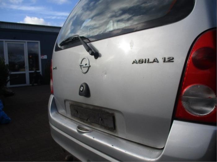 Portón trasero de un Opel Agila (A) 1.2 16V 2001
