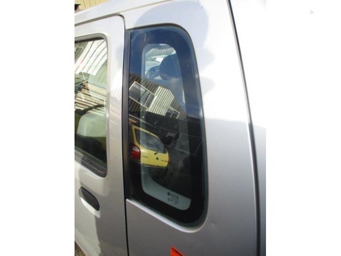 Zusätzliches Fenster 4-türig links hinten van een Opel Agila (A) 1.2 16V 2001