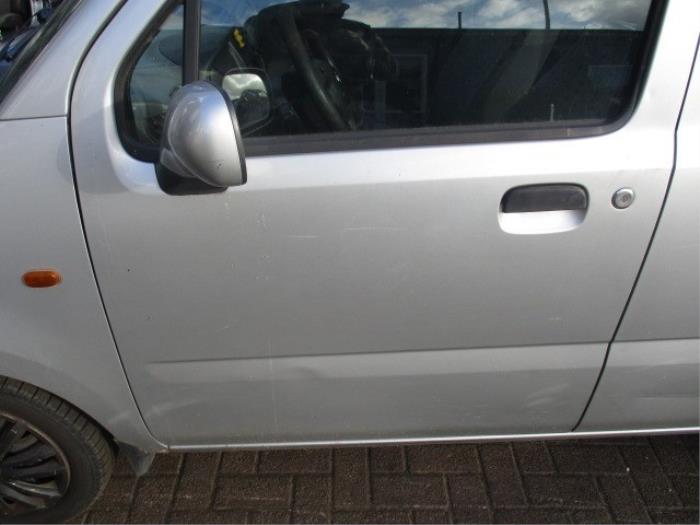 Tür 4-türig links vorne van een Opel Agila (A) 1.2 16V 2001