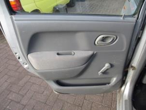Usados Tapizado de puerta de 4 puertas izquierda detrás Opel Agila (A) 1.2 16V Precio de solicitud ofrecido por Boekholt autodemontage B.V