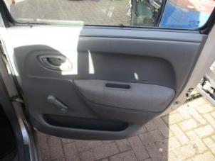 Usados Tapizado de puerta de 4 puertas derecha detrás Opel Agila (A) 1.2 16V Precio de solicitud ofrecido por Boekholt autodemontage B.V