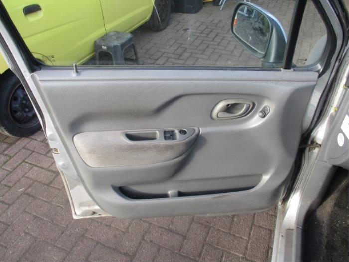 Türgummi 4-türig links vorne van een Opel Agila (A) 1.2 16V 2001