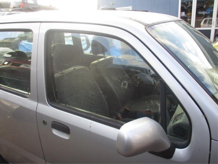 Ventanilla de puerta de 4 puertas derecha delante de un Opel Agila (A) 1.2 16V 2001
