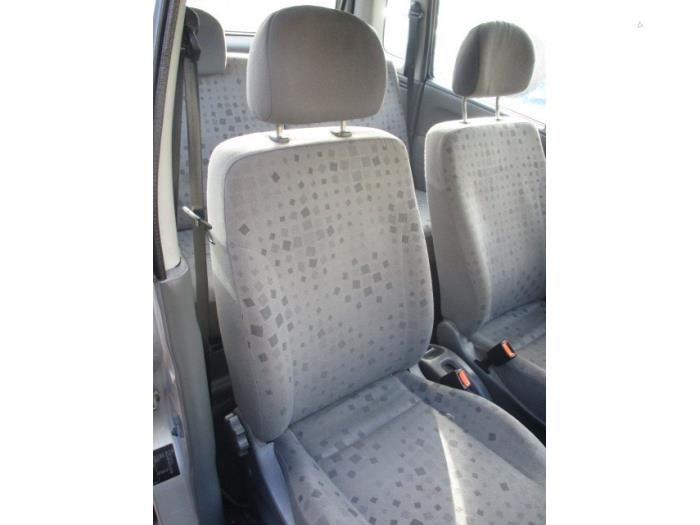 Seat, right from a Opel Agila (A) 1.2 16V 2001
