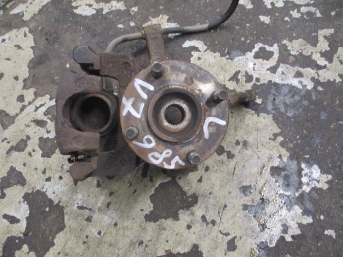 Front brake calliperholder, left from a Suzuki Alto (RF410) 1.1 16V 2002