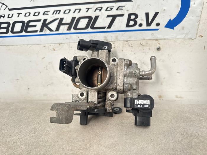 Gebrauchte Drosselklappengehäuse Suzuki Alto (RF410) 1.1 16V Preis € 28,00 Margenregelung angeboten von Boekholt autodemontage B.V