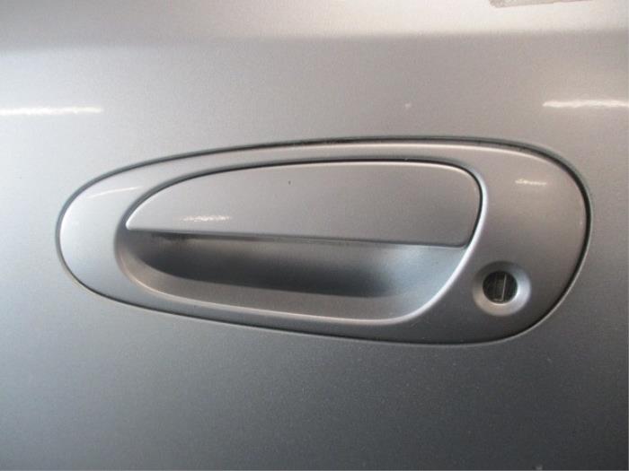 Puerta de 4 puertas izquierda delante de un Honda Civic (EP/EU)  2001