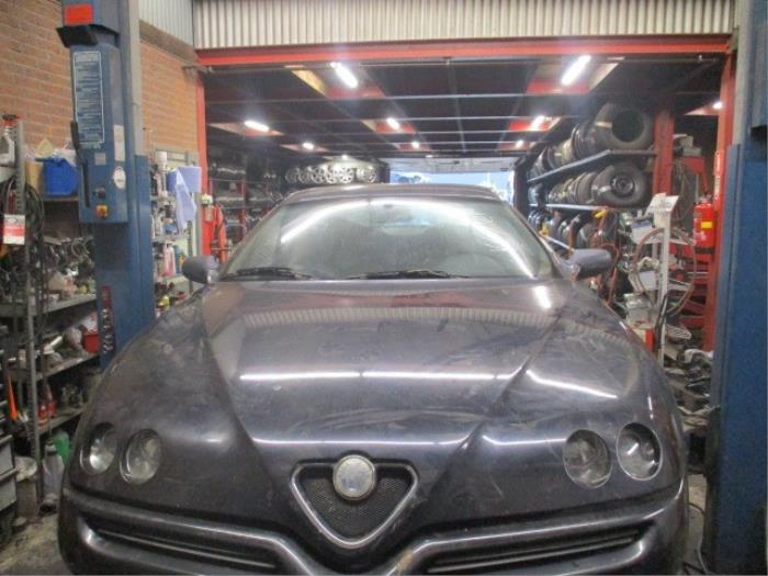 Front bumper from a Alfa Romeo GTV (916) 2.0 16V Twin Spark 1995