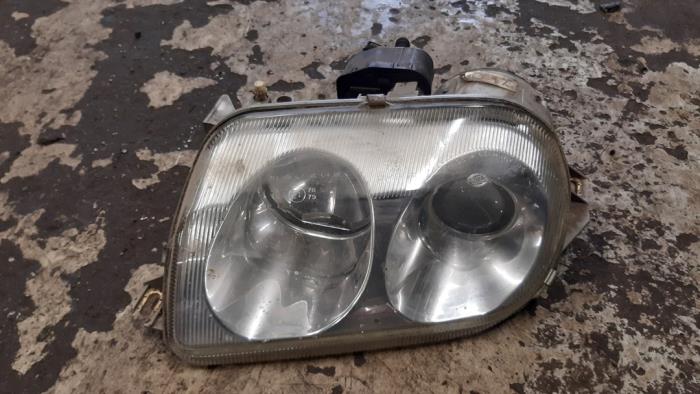 Headlight, left from a Alfa Romeo GTV (916) 2.0 16V Twin Spark 1995