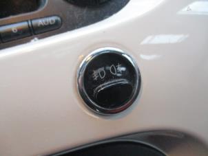Usagé Commutateur feu antibrouillard Fiat 500 (312) 1.2 69 Prix € 20,00 Règlement à la marge proposé par Boekholt autodemontage B.V