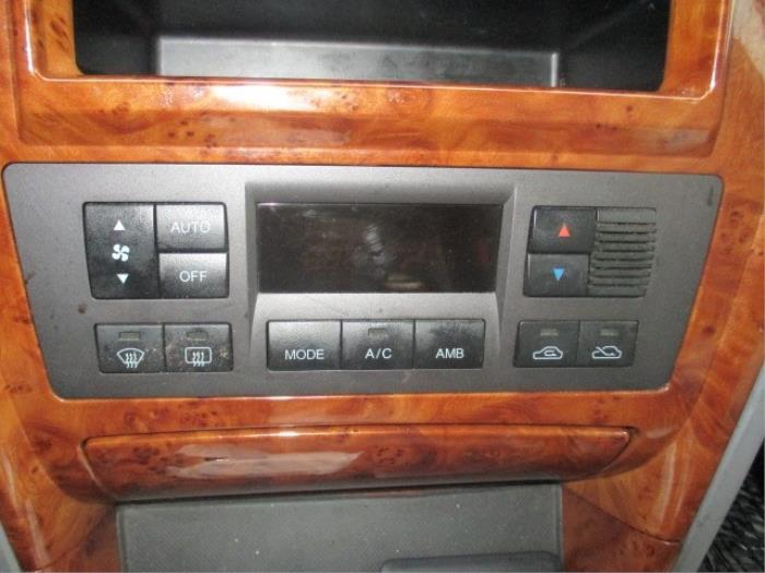Używane Panel climatronic Hyundai Terracan 2.9 CRDi 16V Cena € 75,00 Procedura marży oferowane przez Boekholt autodemontage B.V