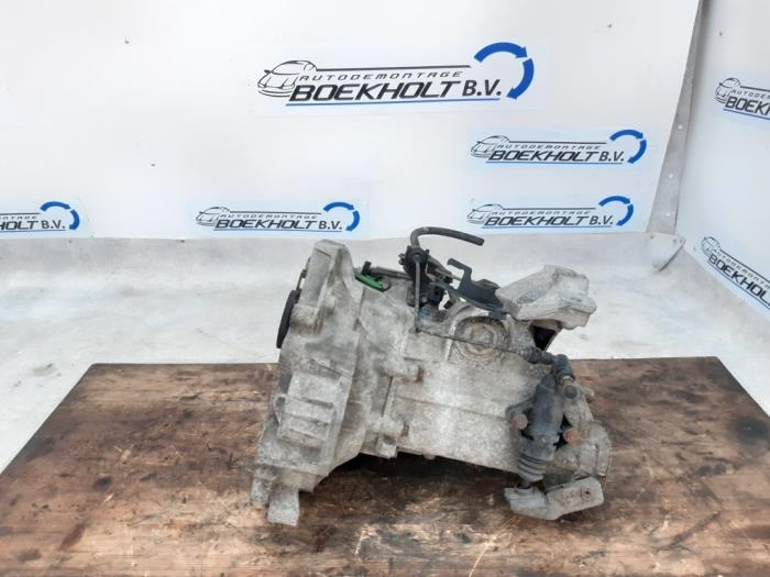Gearbox from a Volkswagen Golf IV Variant (1J5) 1.4 16V 2000
