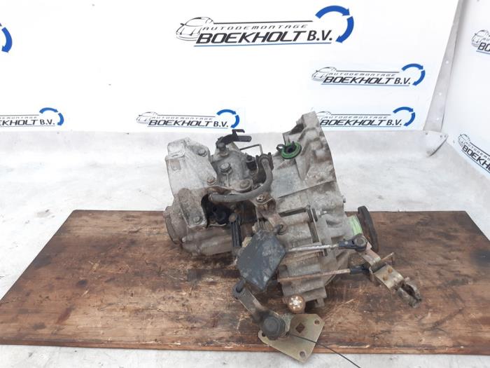 Gearbox from a Volkswagen Golf IV Variant (1J5) 1.4 16V 2000