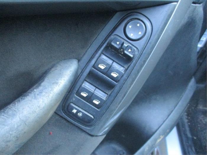 Interruptor de retrovisor de un Citroën C4 Grand Picasso (UA) 1.8 16V 2006