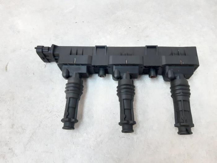 Ignition coil from a Opel Corsa C (F08/68) 1.0 12V 2002
