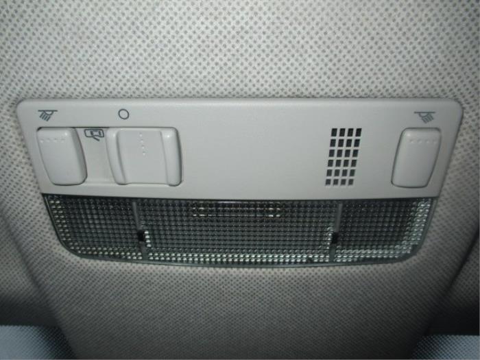 Oswietlenie wewnetrzne przód z Seat Ibiza IV (6J5) 1.2 TDI Ecomotive 2011