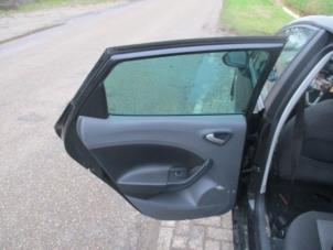 Używane Tapicerka drzwi lewych tylnych wersja 4-drzwiowa Seat Ibiza IV (6J5) 1.2 TDI Ecomotive Cena € 50,00 Procedura marży oferowane przez Boekholt autodemontage B.V