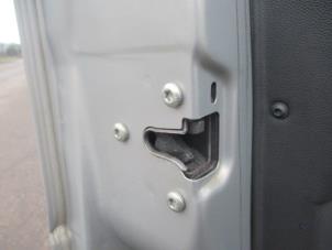 Używane Mechanizm blokady drzwi lewych tylnych wersja 4-drzwiowa Opel Zafira (M75) 1.6 16V Cena € 50,00 Procedura marży oferowane przez Boekholt autodemontage B.V