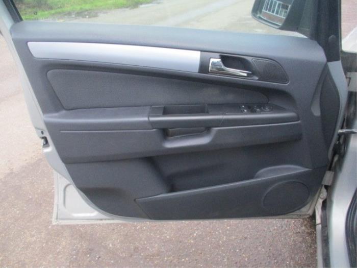 Door trim 4-door, front left from a Opel Zafira (M75) 1.6 16V 2007